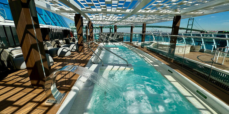 Aquamar Spa includes a hydrotherapy pool.