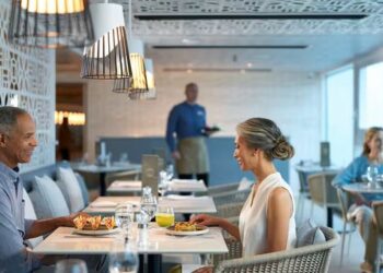 Aquamar Kitchen offers a bright, Mediterranean-inspired ambiance with nourishing, indulgent dishes like avocado toasts, energy bowls, and hearty Lebanese bowls.