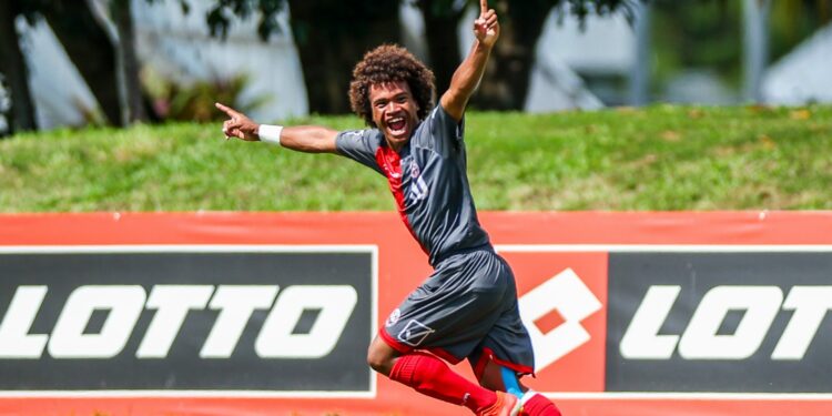 New Caledonia score dramatic winner to book final place